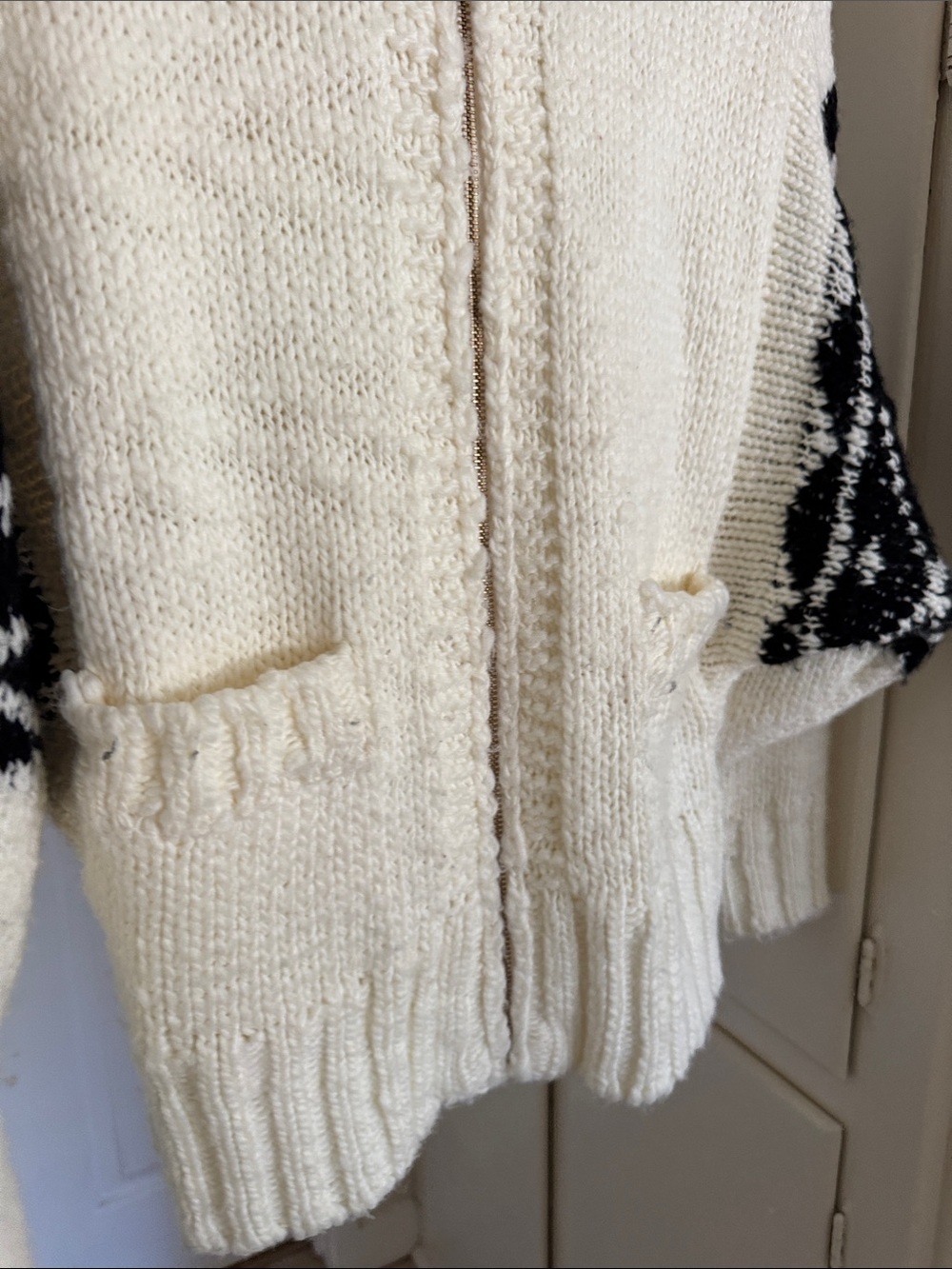 Jen’s Pirate Booty Beach Bonfire Zip Up Black Patterned Sleeve Sweater - Picture 4 of 8